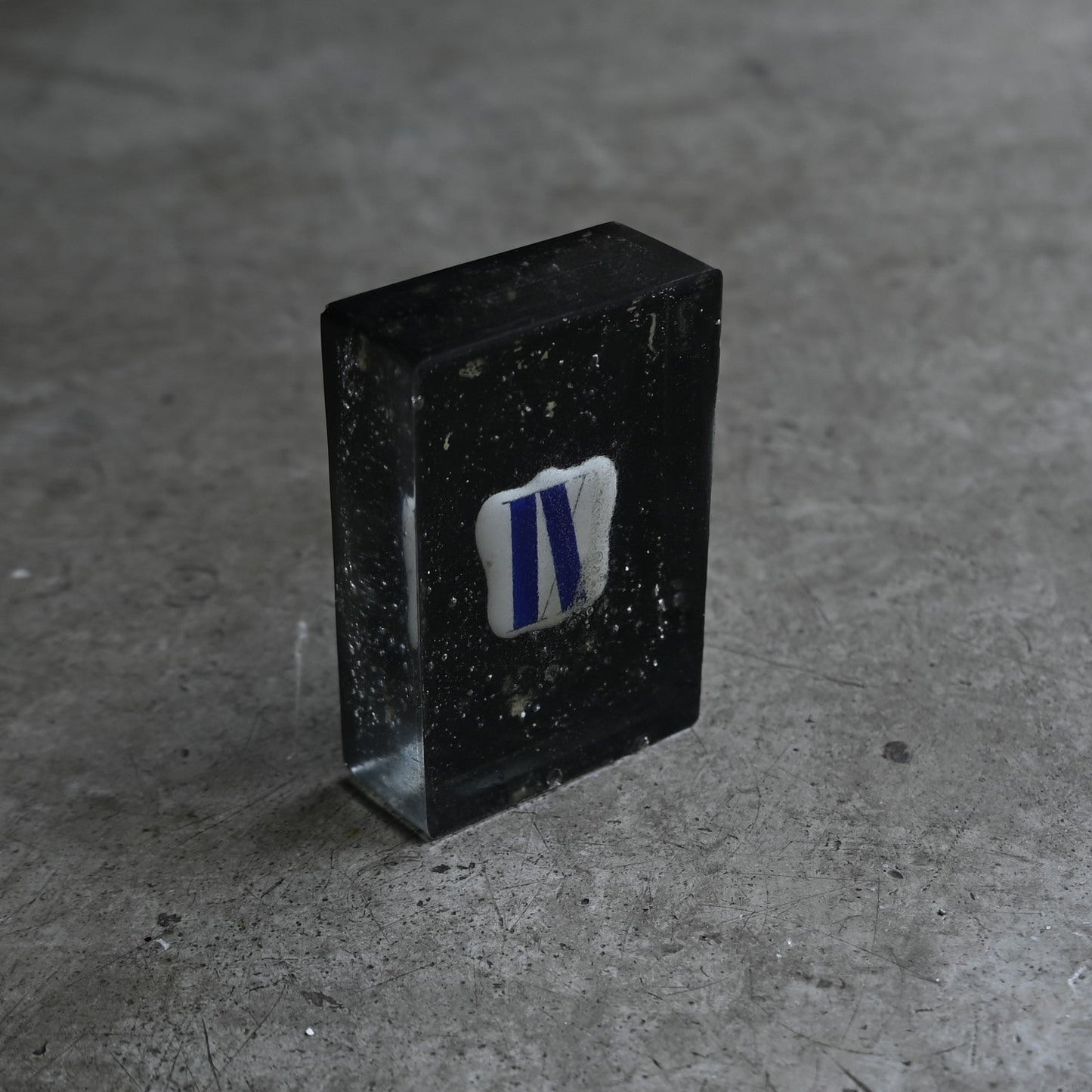 Acrylic resin object "XI"｛RB-01009｝