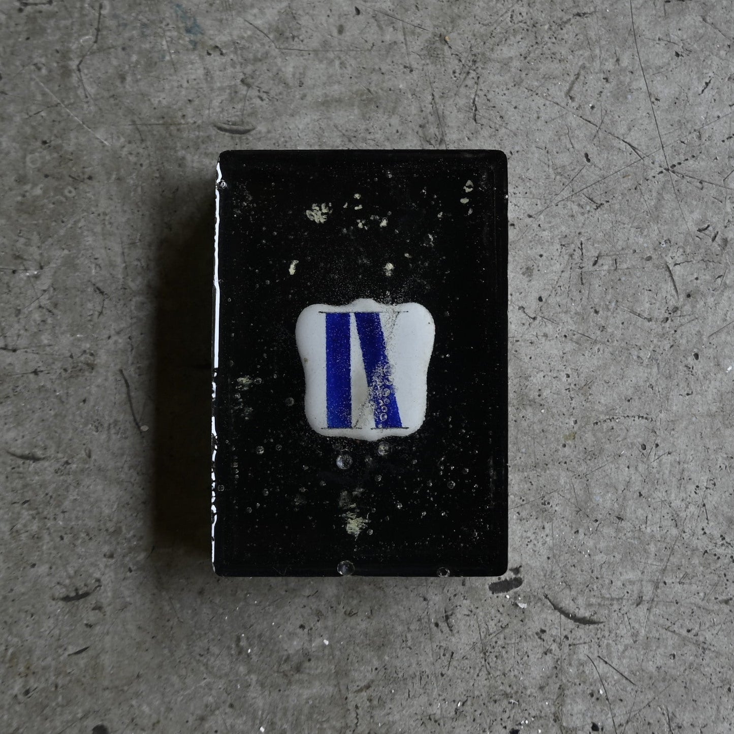 Acrylic resin object "XI"｛RB-01009｝