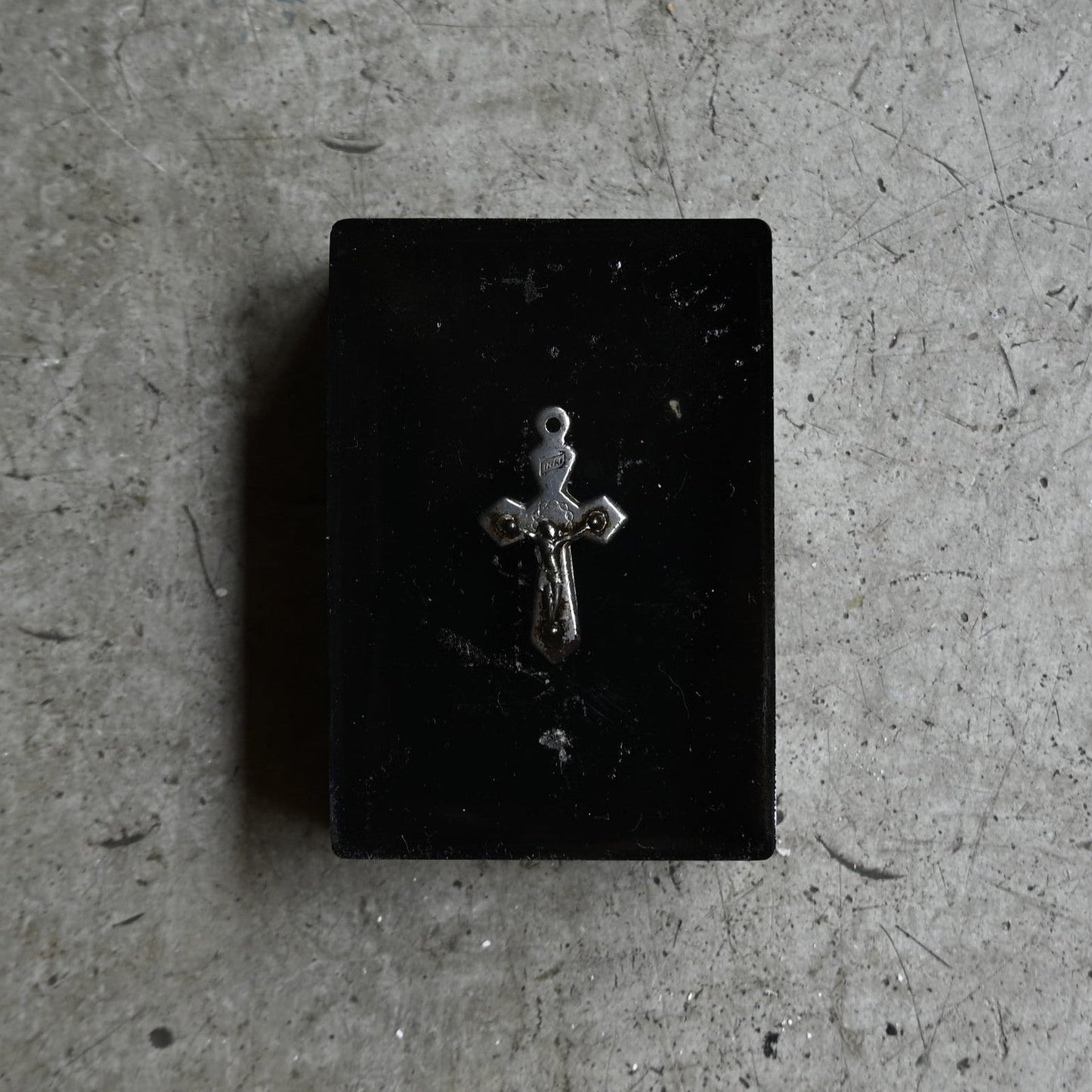 Acrylic resin object "Cross"｛RB-01010｝