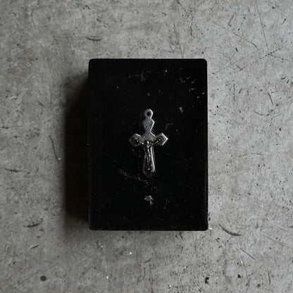 Acrylic resin object "Cross"｛RB-01010｝