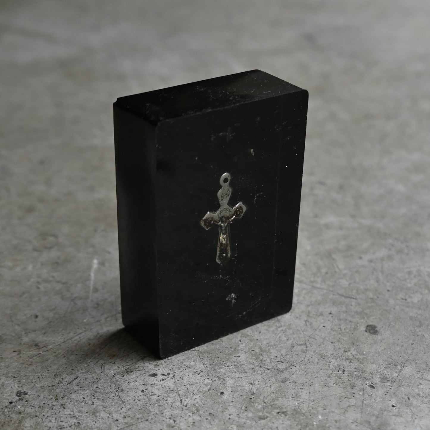 Acrylic resin object "Cross"｛RB-01010｝