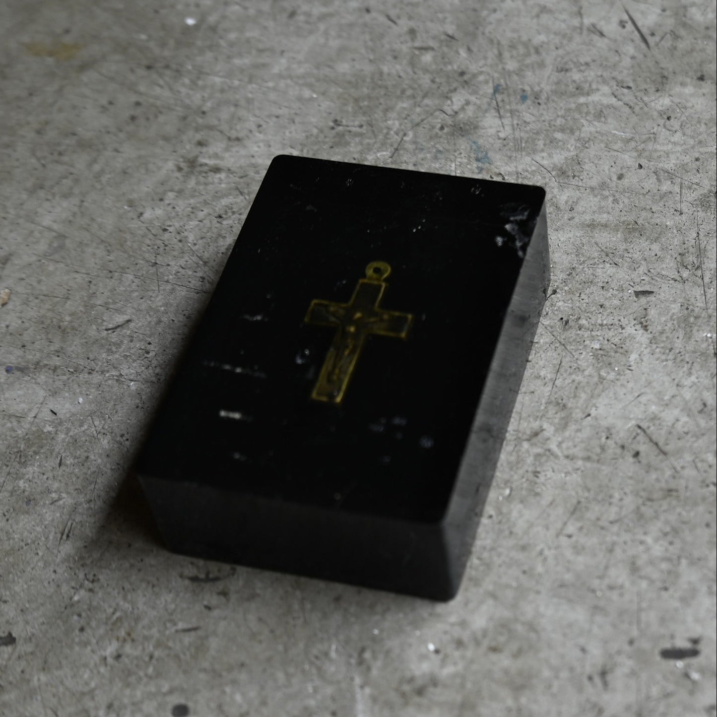 Acrylic resin object "Cross"｛RB-01013｝