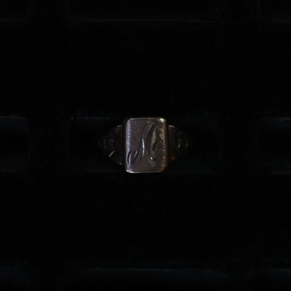 10k Signet Ring "M" ｛RM-00303｝