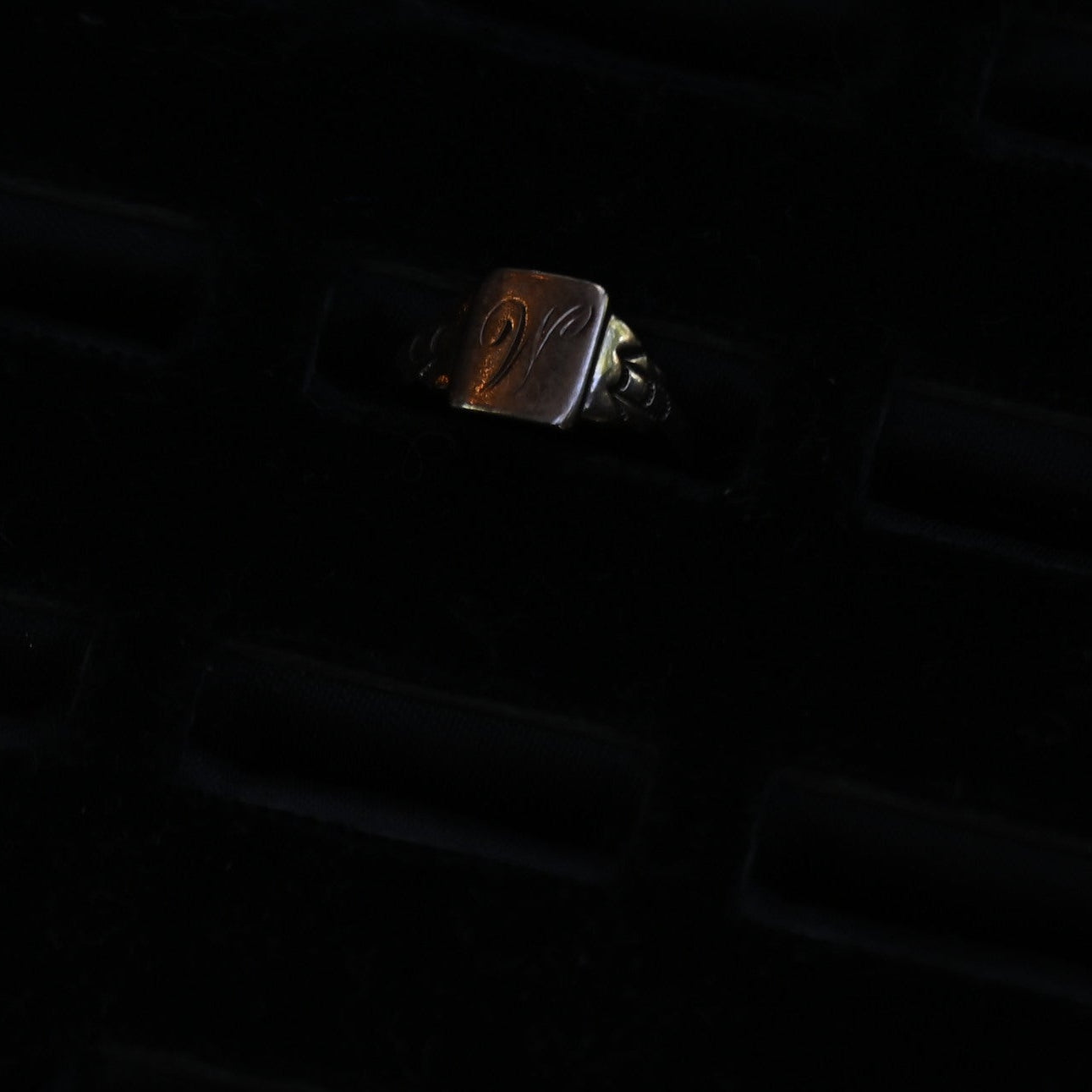 10k Signet Ring "M" ｛RM-00303｝
