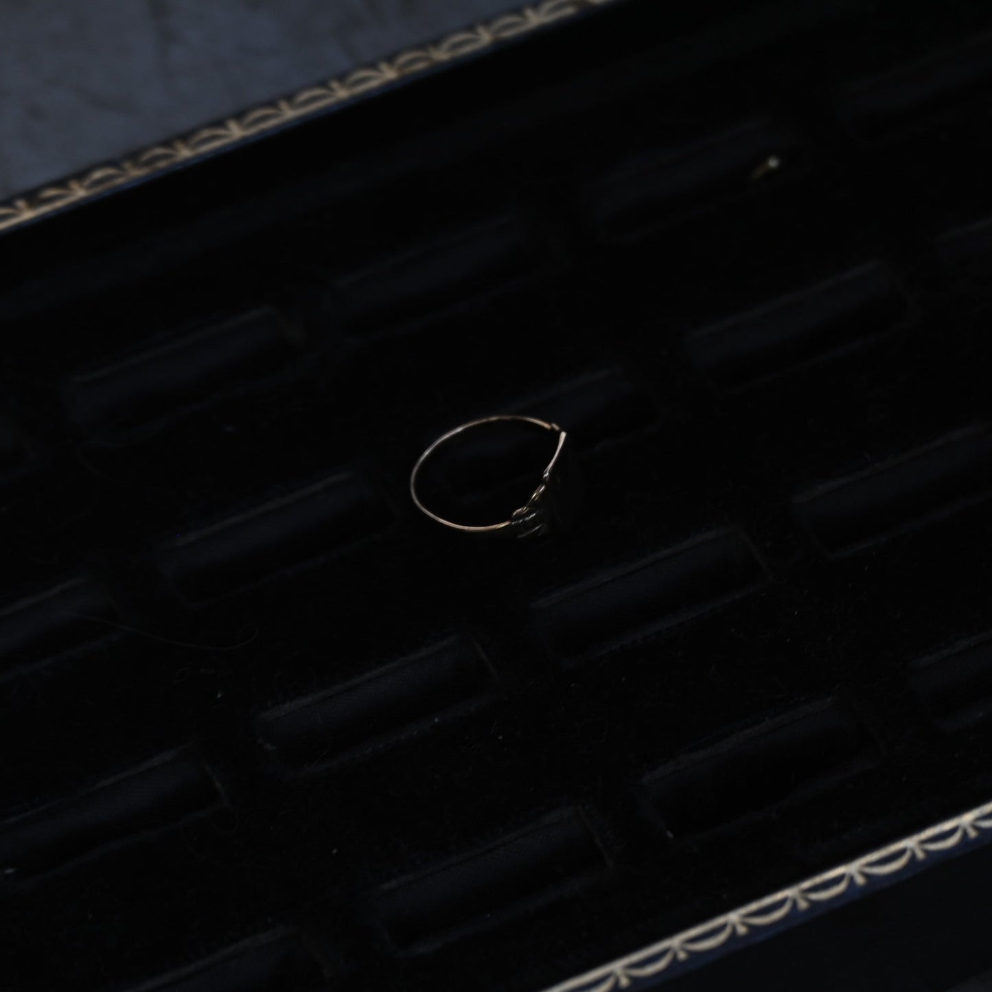 10k Signet Ring "M" ｛RM-00303｝