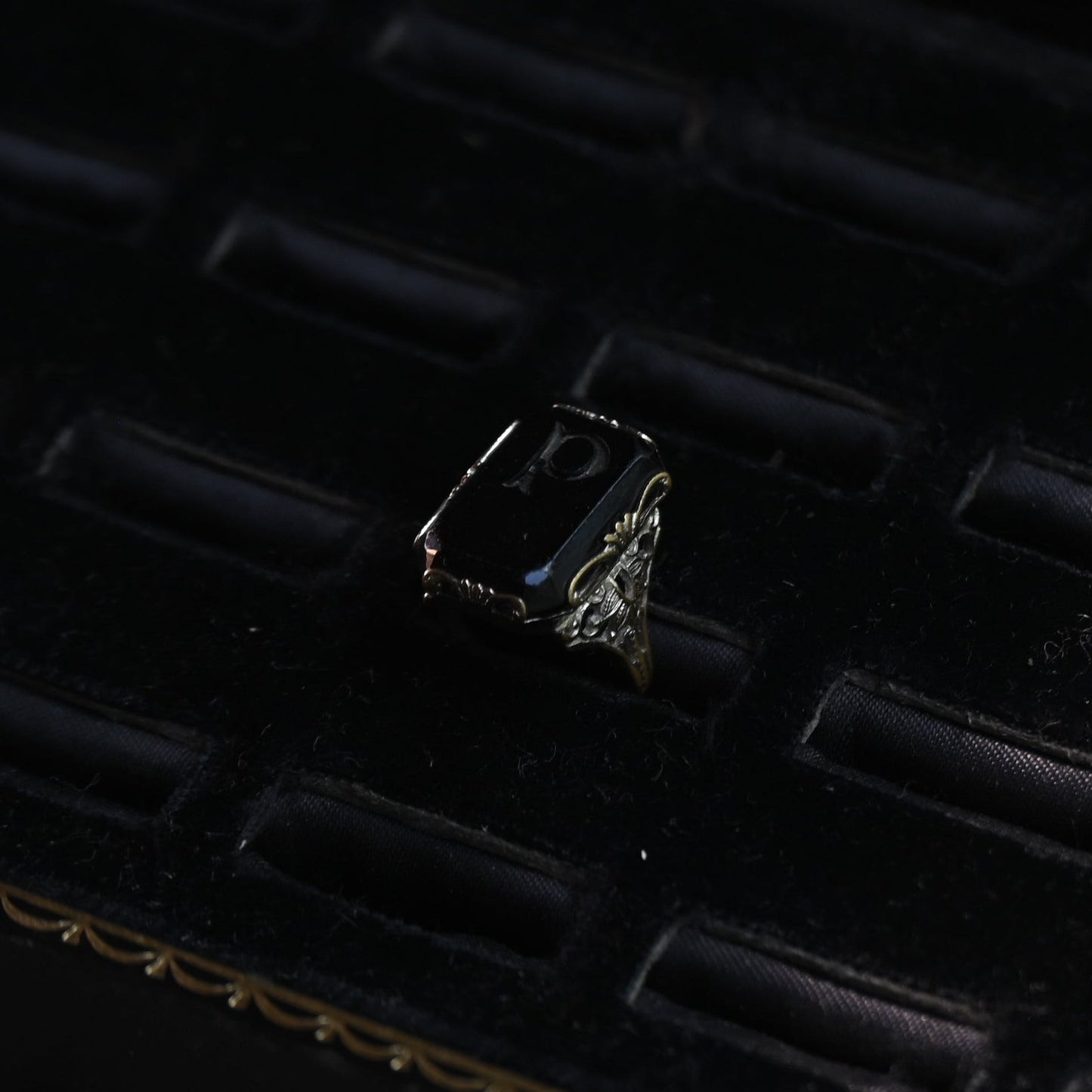 Initial Silver Ring "onyx P" ｛RM-00309｝