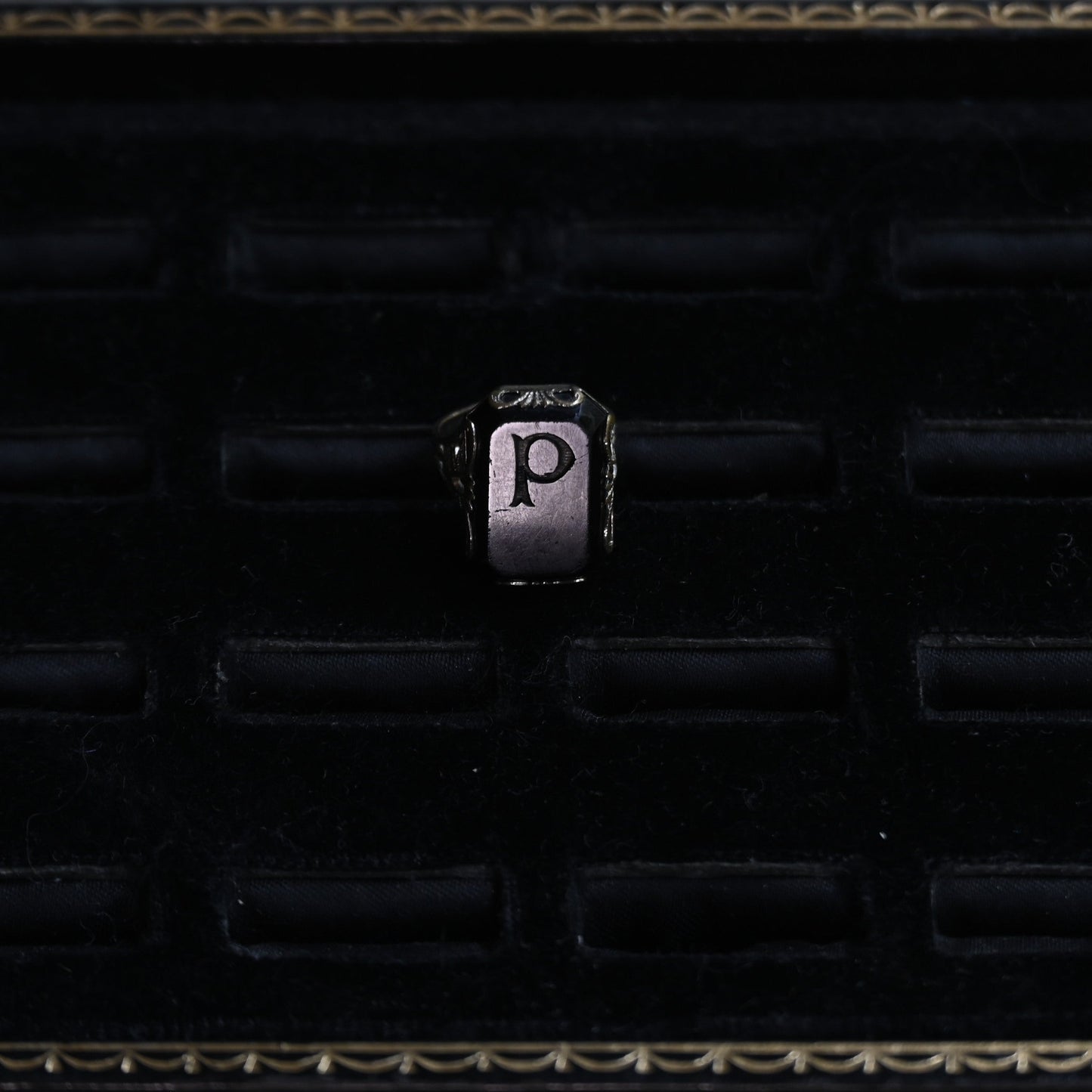 Initial Silver Ring "onyx P" ｛RM-00309｝