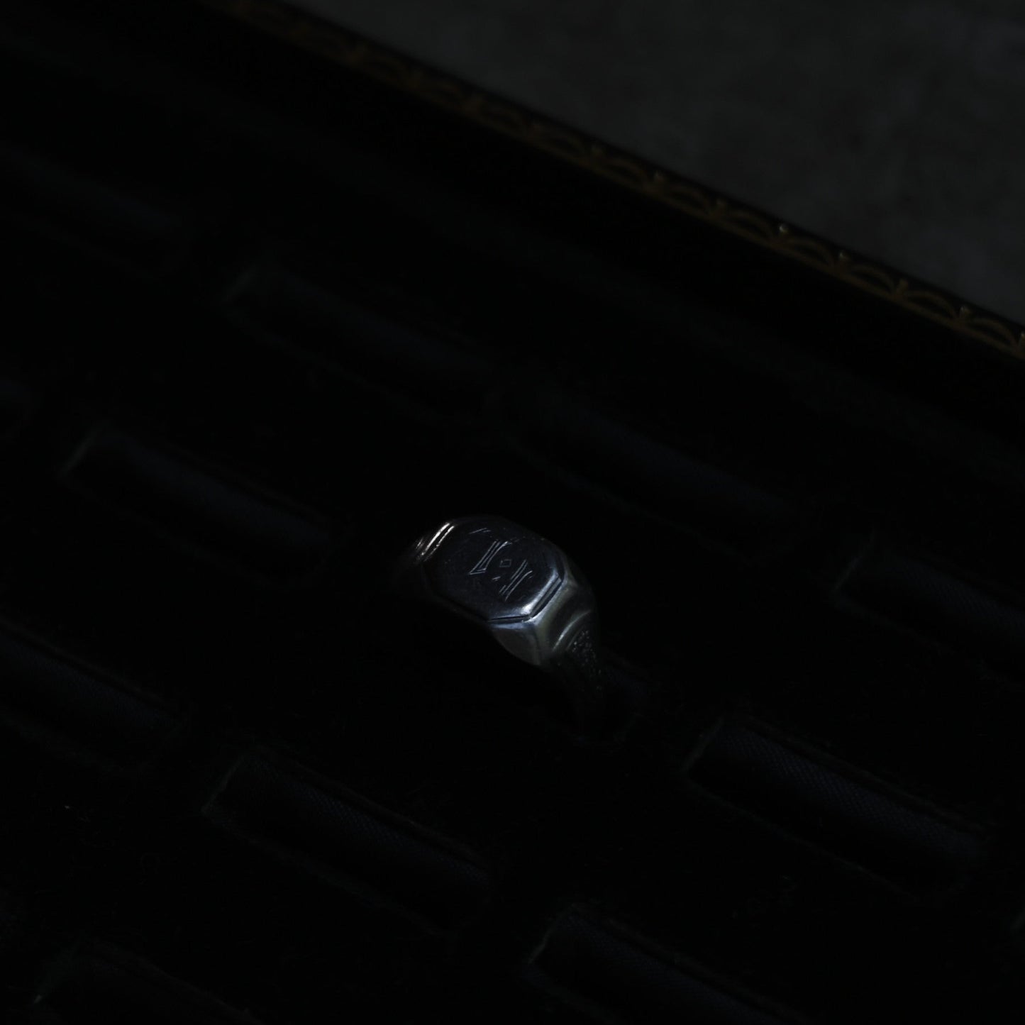 Octagon Initial  Ring "FL"｛RM-00312｝