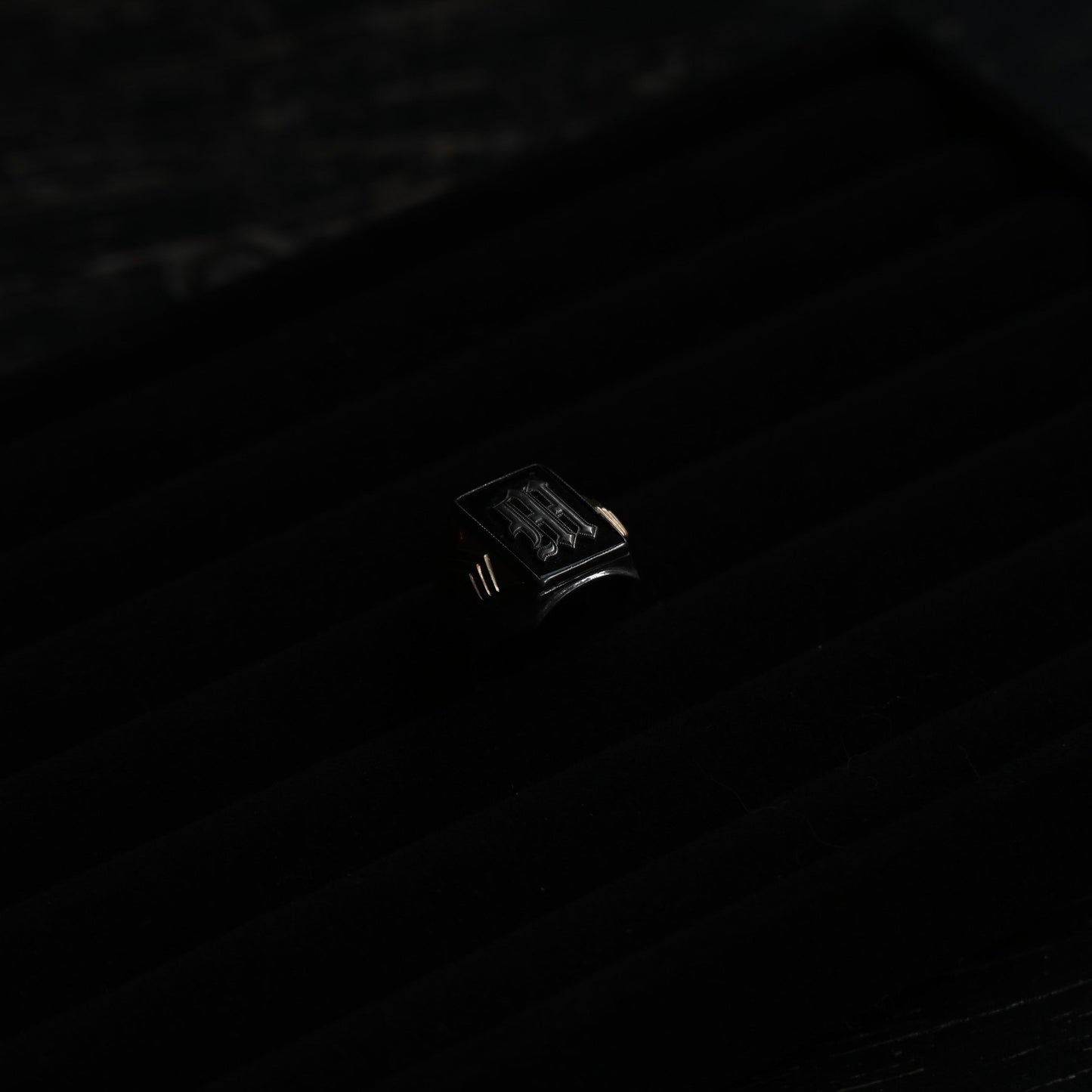 Vintage Gold×Silver signet Ring "M" ｛RM-00317｝