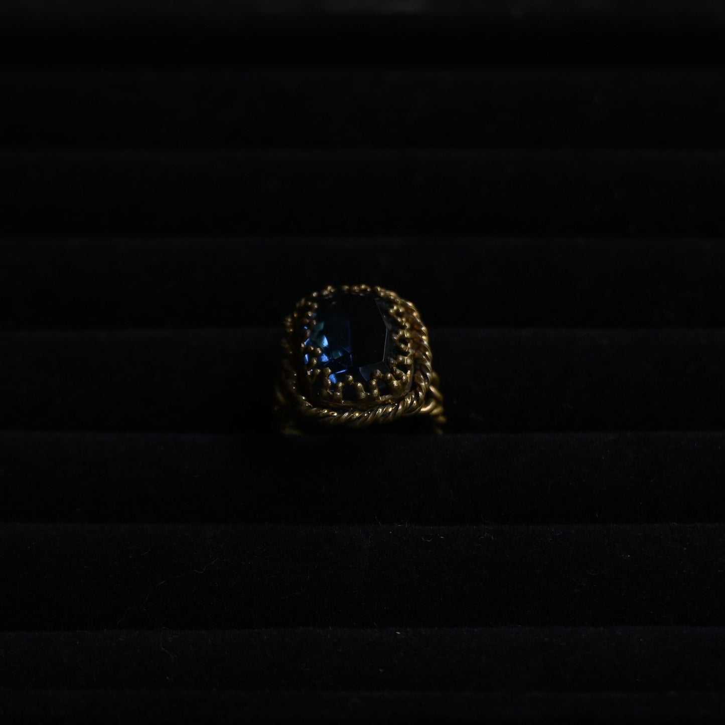 Vintage Engraved Signet Ring "Blue glass"｛RM-00325｝