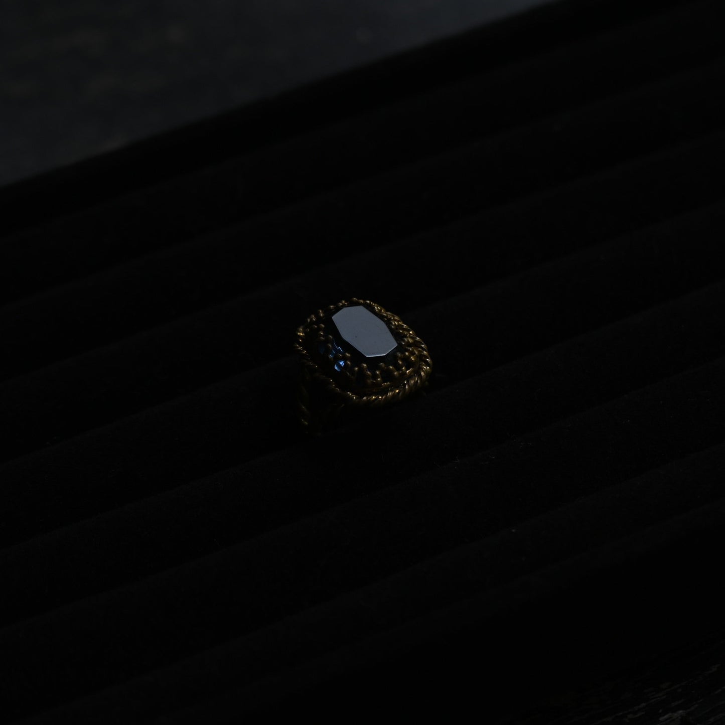 Vintage Engraved Signet Ring "Blue glass"｛RM-00325｝