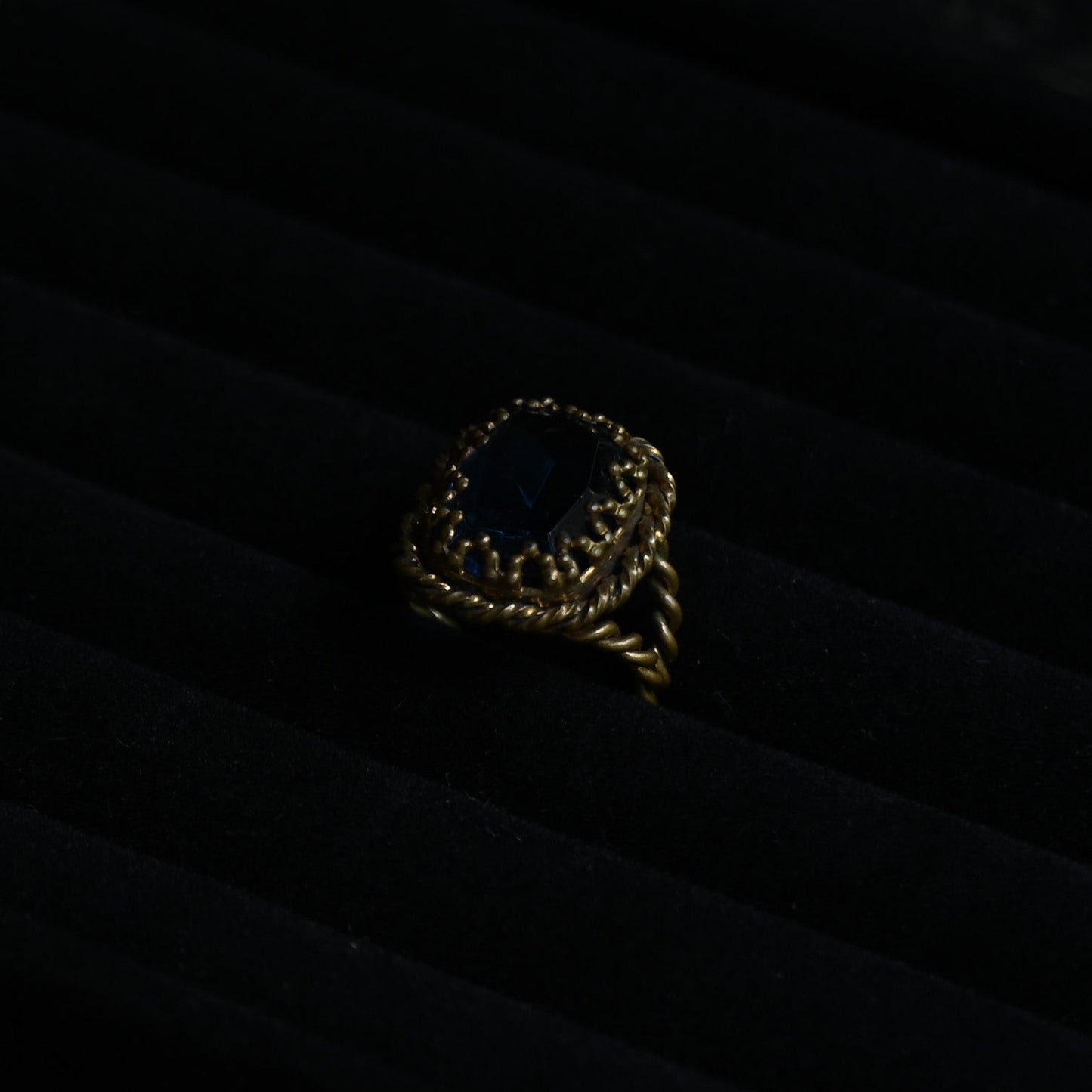 Vintage Engraved Signet Ring "Blue glass"｛RM-00325｝