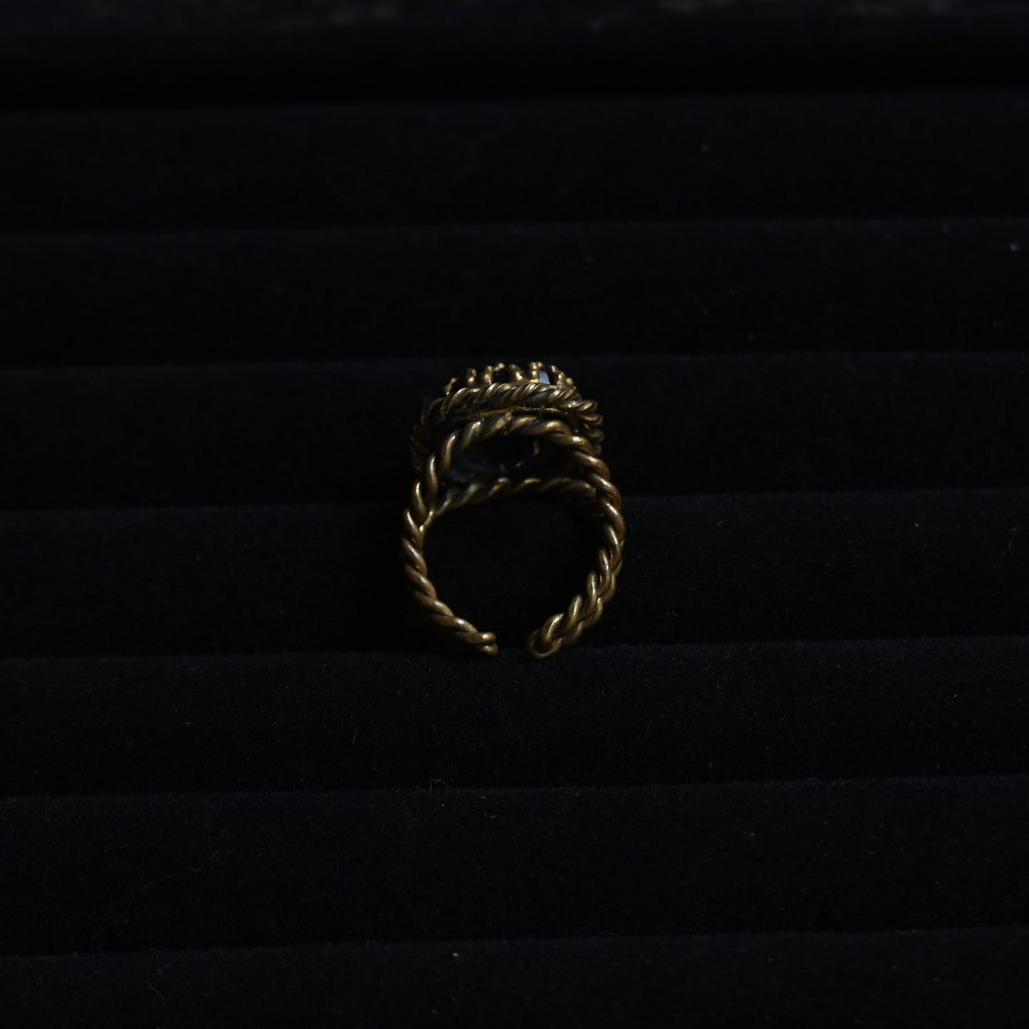 Vintage Engraved Signet Ring "Blue glass"｛RM-00325｝