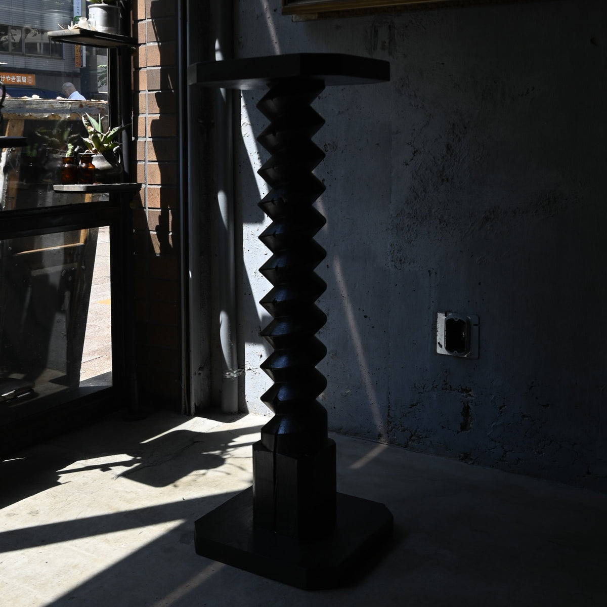 Black Wood Twisted Stand｛RF-00204｝