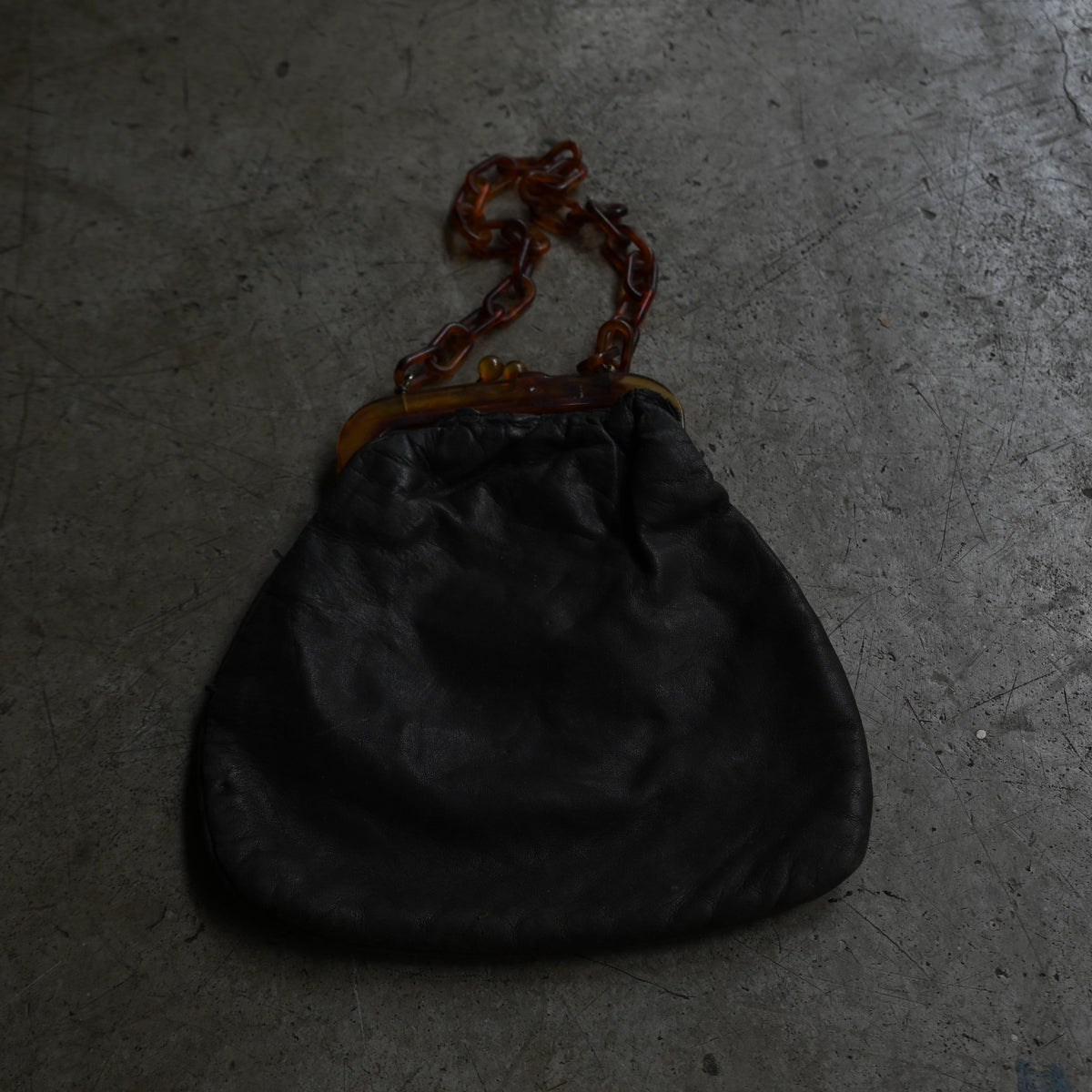 Black Leather with tortoiseshell chain clutch purse ｛RB-01208｝