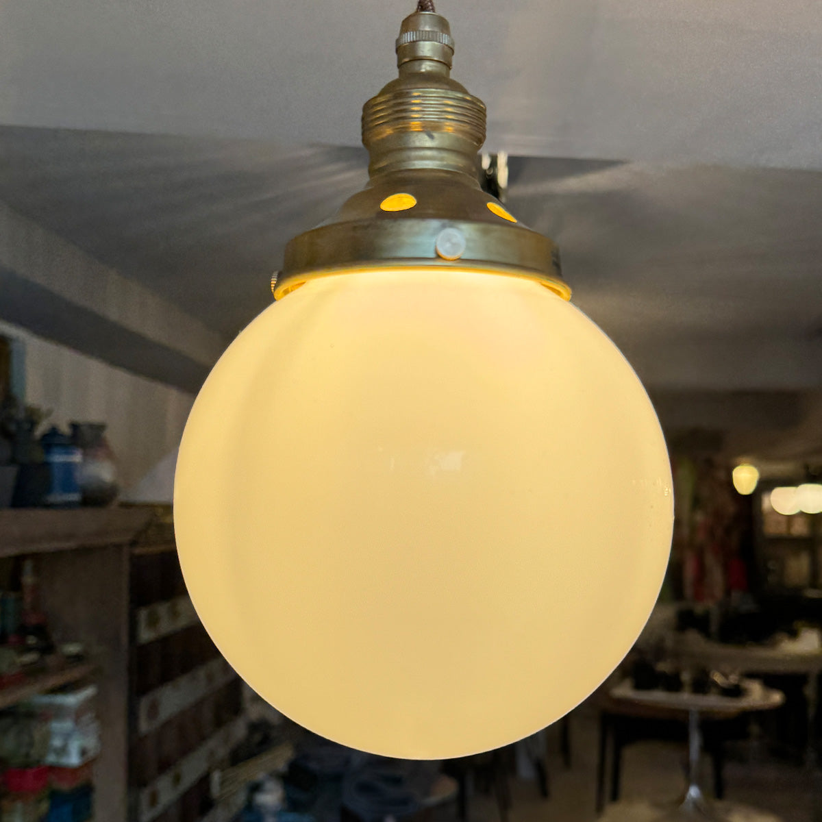 Milk glass round Lamp｛F-00411｝