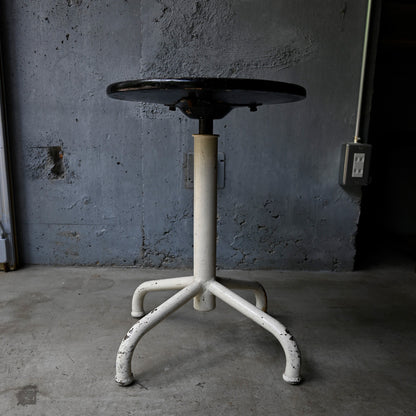 Iron stool  ｛R-00201｝
